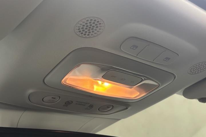 Hvid Fiat 500e fra 2023