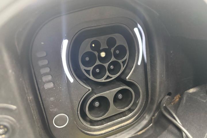 Hvid Fiat 500e fra 2023