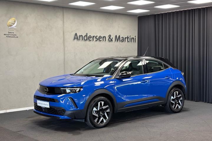 Blå Opel Mokka-e fra 2023