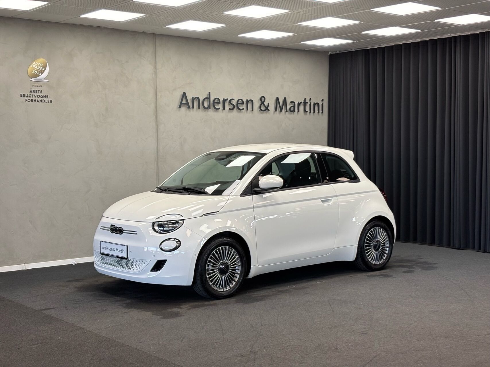 Hvid Fiat 500e fra 2023
