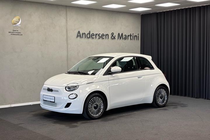 Hvid Fiat 500e fra 2023