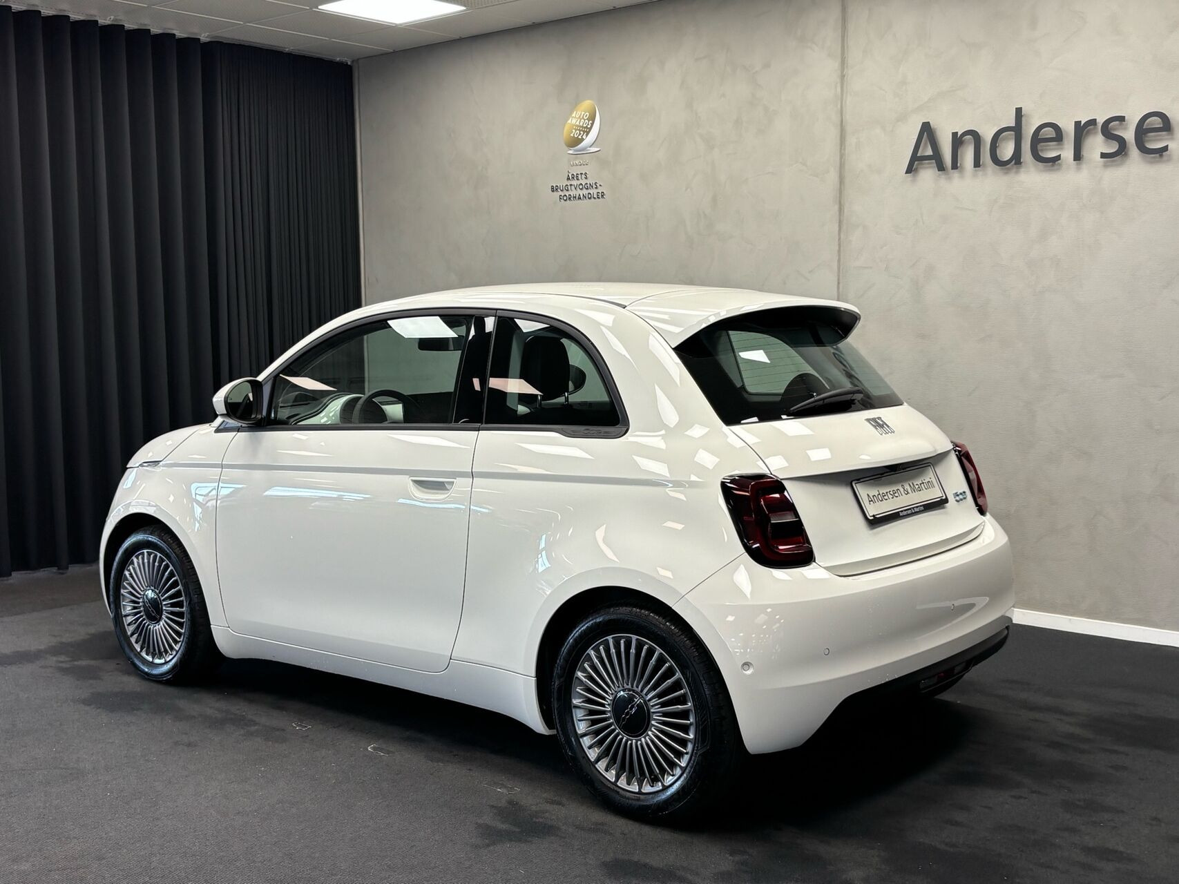 Hvid Fiat 500e fra 2023