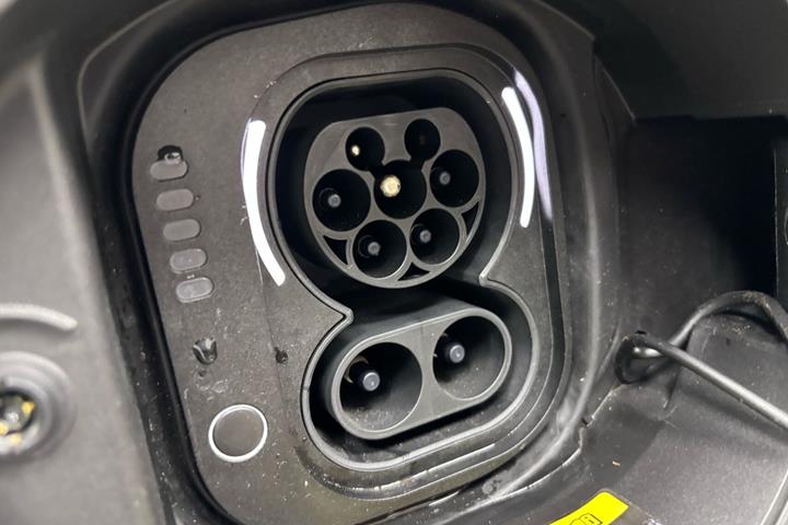 Hvid Fiat 500e fra 2023
