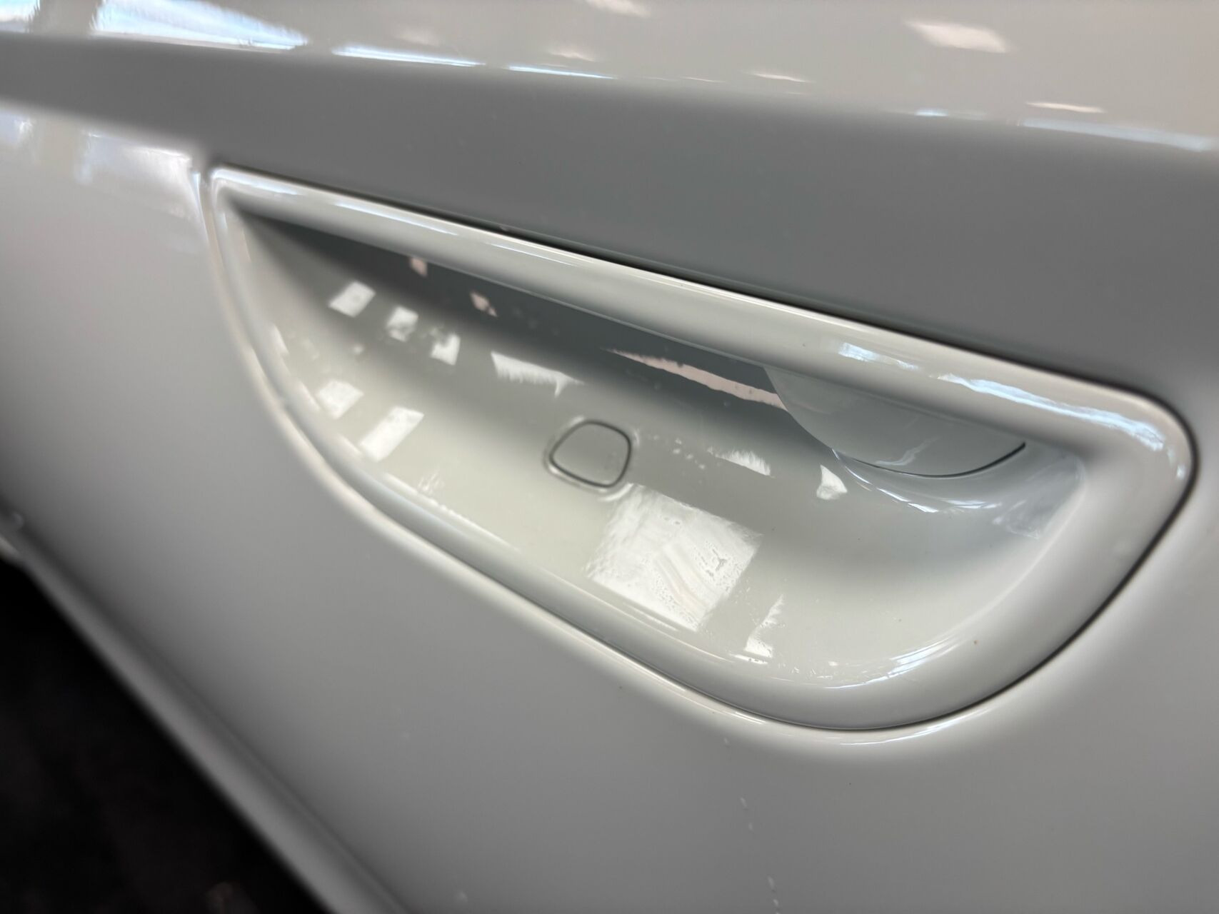 Hvid Fiat 500e fra 2023