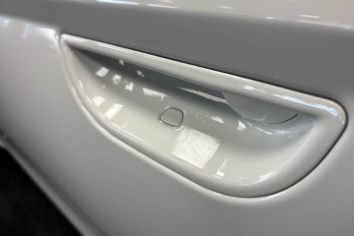 Hvid Fiat 500e fra 2023