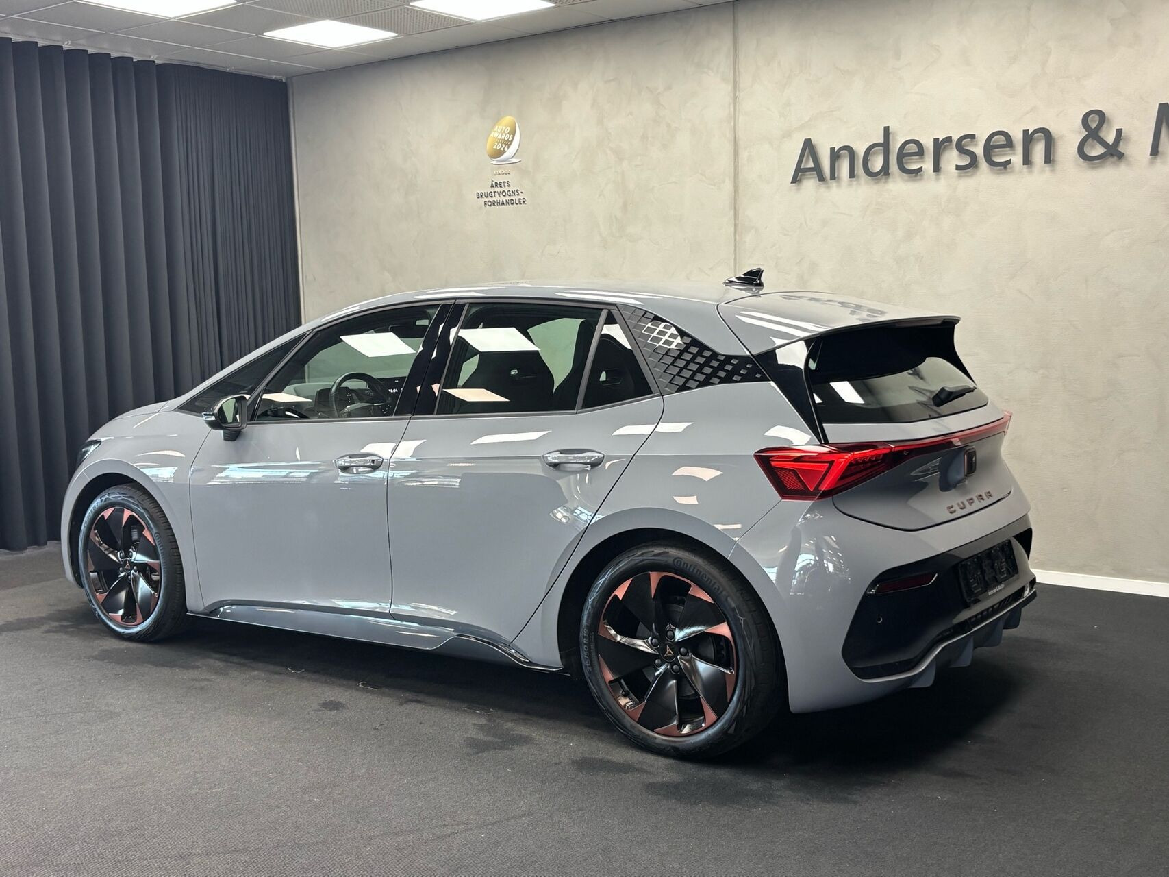Grå Cupra Born fra 2023