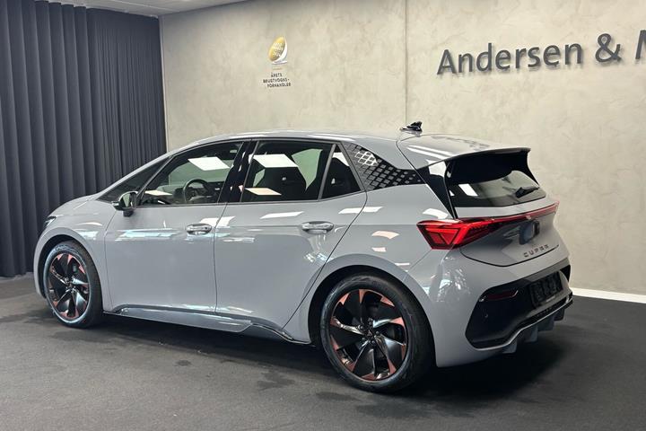 Grå Cupra Born fra 2023