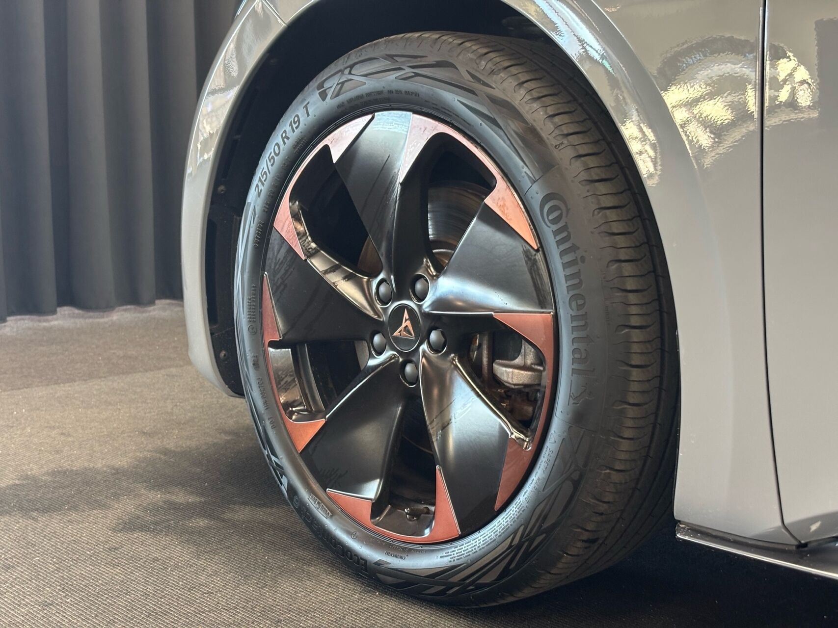 Grå Cupra Born fra 2023