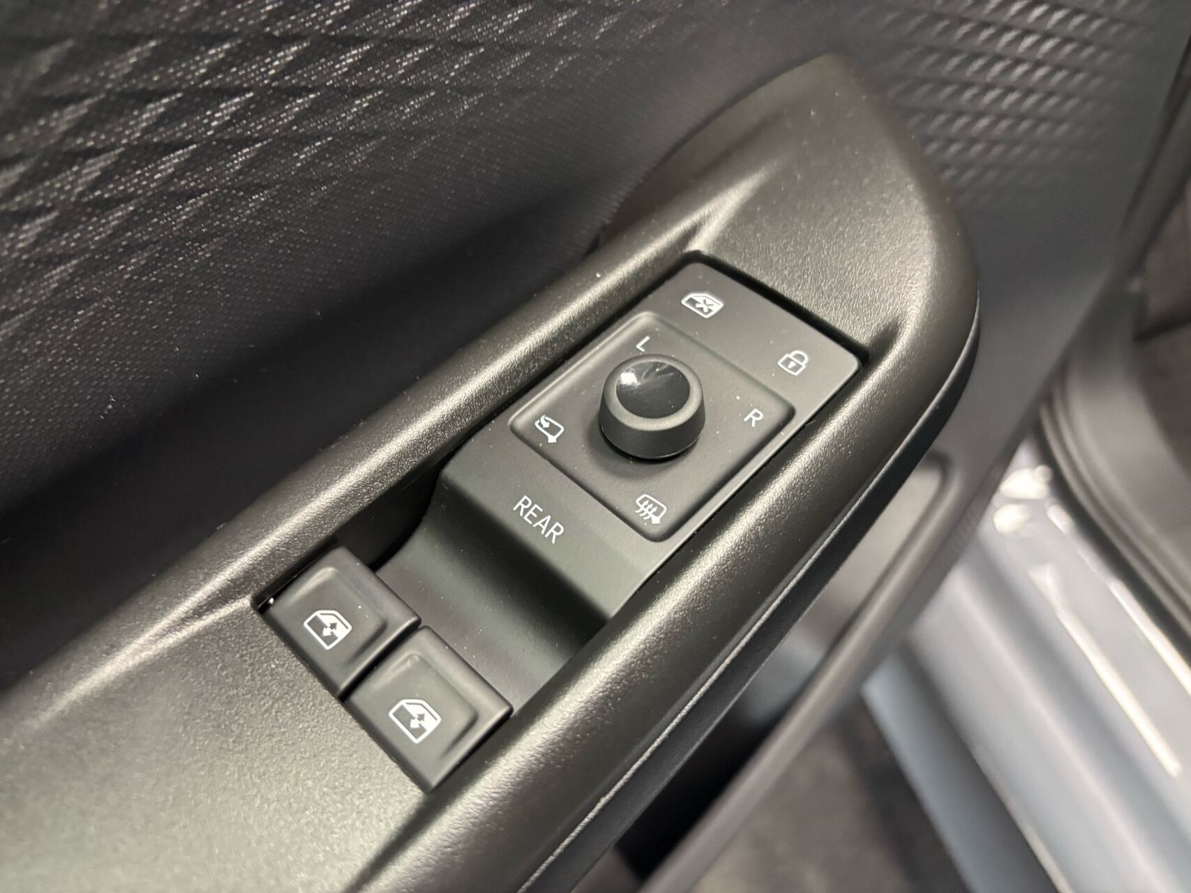 Grå Cupra Born fra 2023