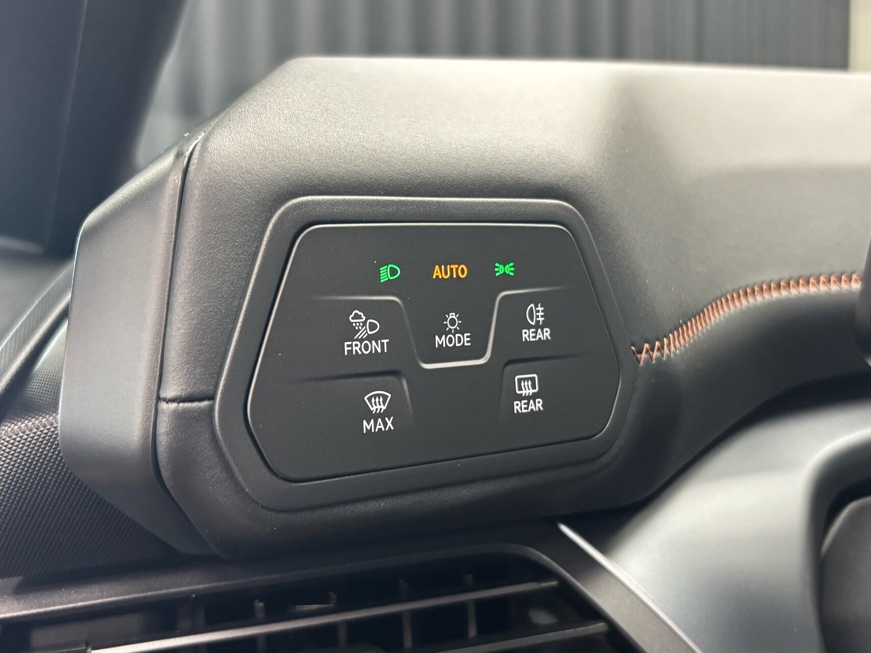 Grå Cupra Born fra 2023