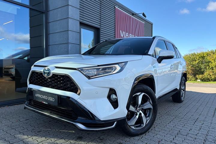 Hvid Toyota RAV4 Plug-in fra 2021