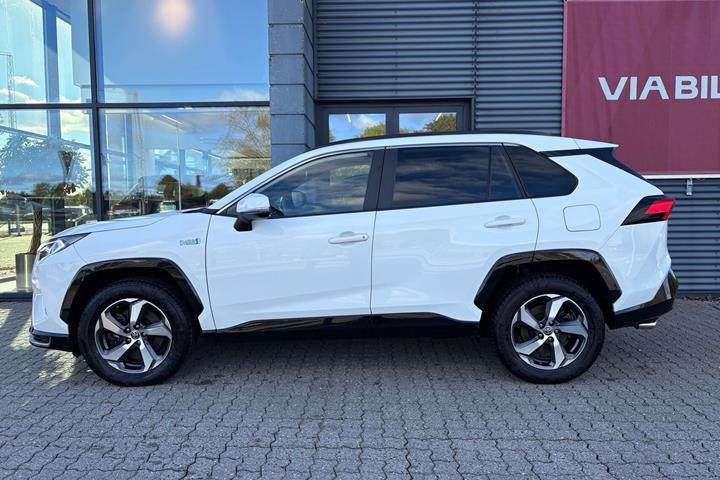 Hvid Toyota RAV4 Plug-in fra 2021