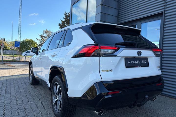 Hvid Toyota RAV4 Plug-in fra 2021