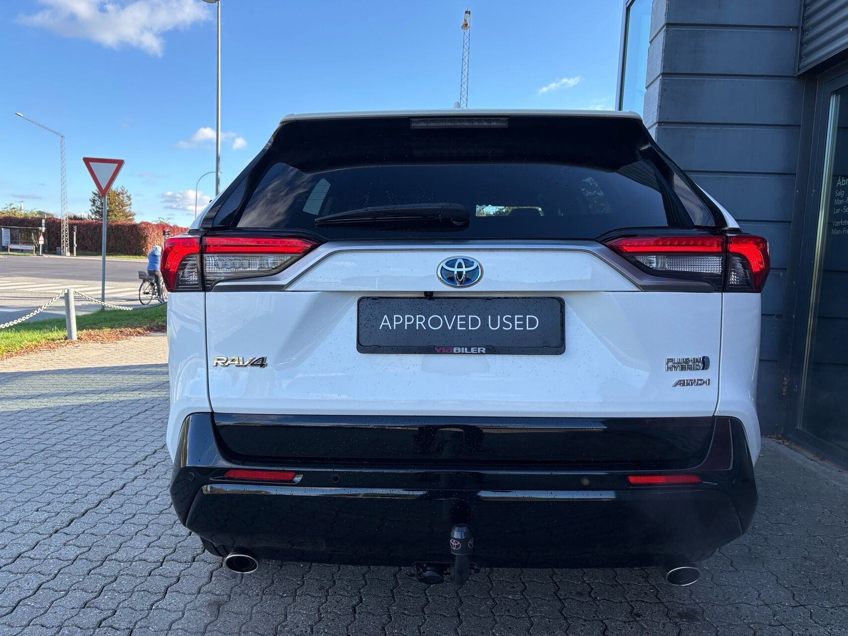 Hvid Toyota RAV4 Plug-in fra 2021