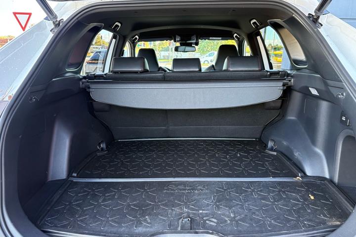 Hvid Toyota RAV4 Plug-in fra 2021