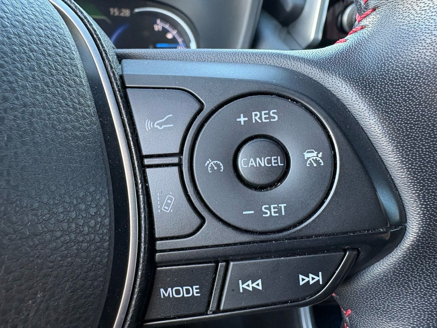 Hvid Toyota RAV4 Plug-in fra 2021