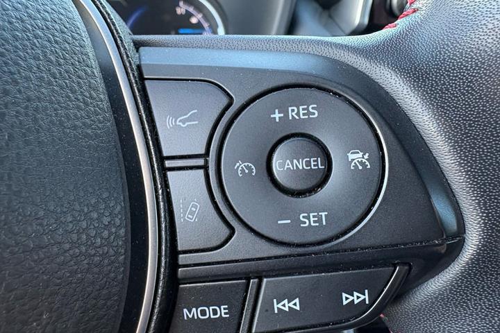 Hvid Toyota RAV4 Plug-in fra 2021