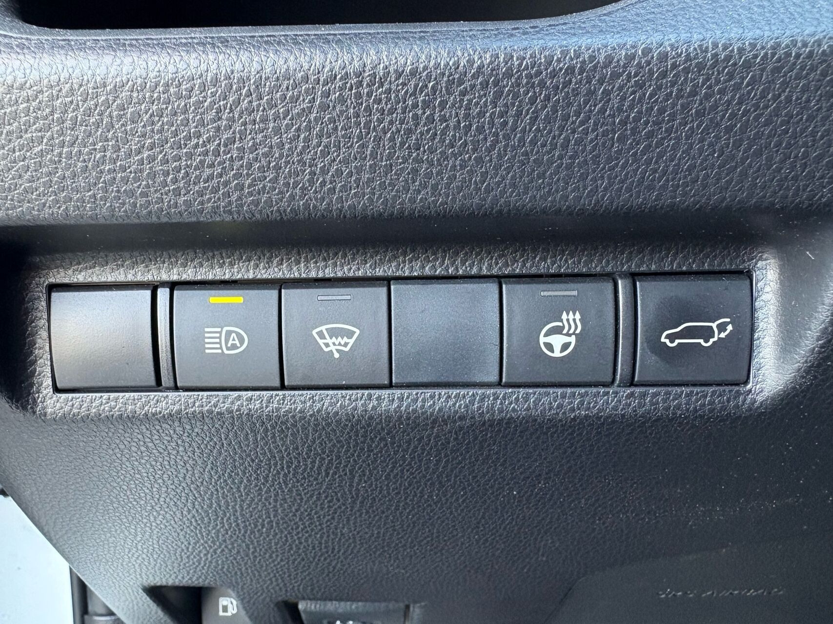 Hvid Toyota RAV4 Plug-in fra 2021