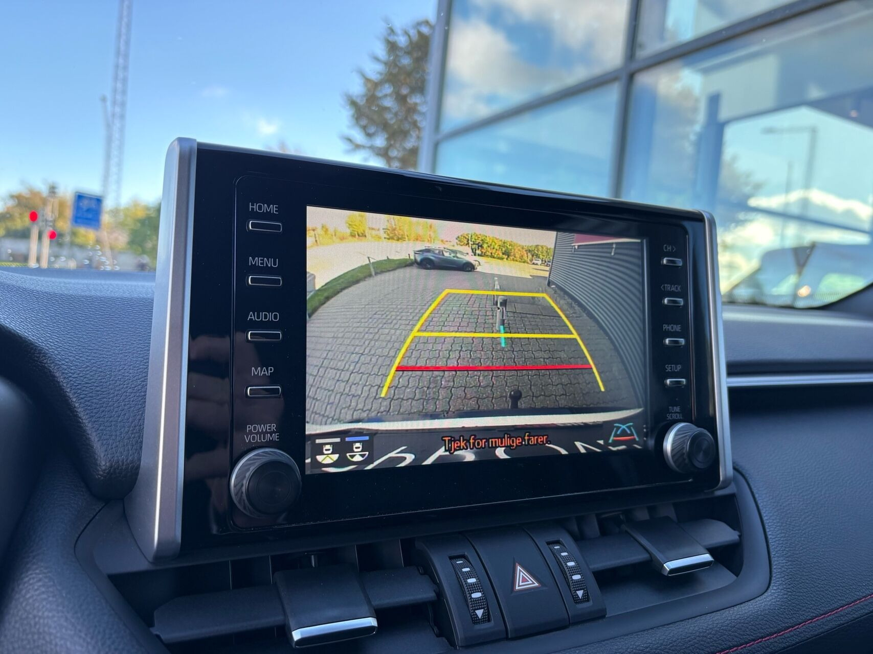 Hvid Toyota RAV4 Plug-in fra 2021