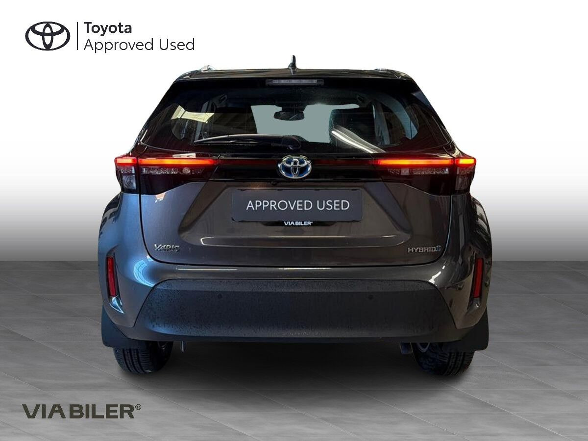 Grå Toyota Yaris Cross fra 2022