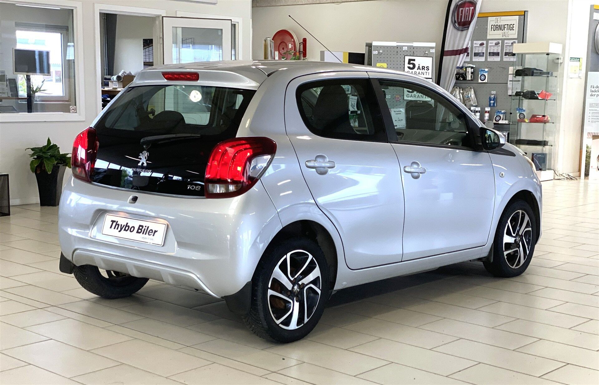 Sølv Peugeot 108 fra 2016