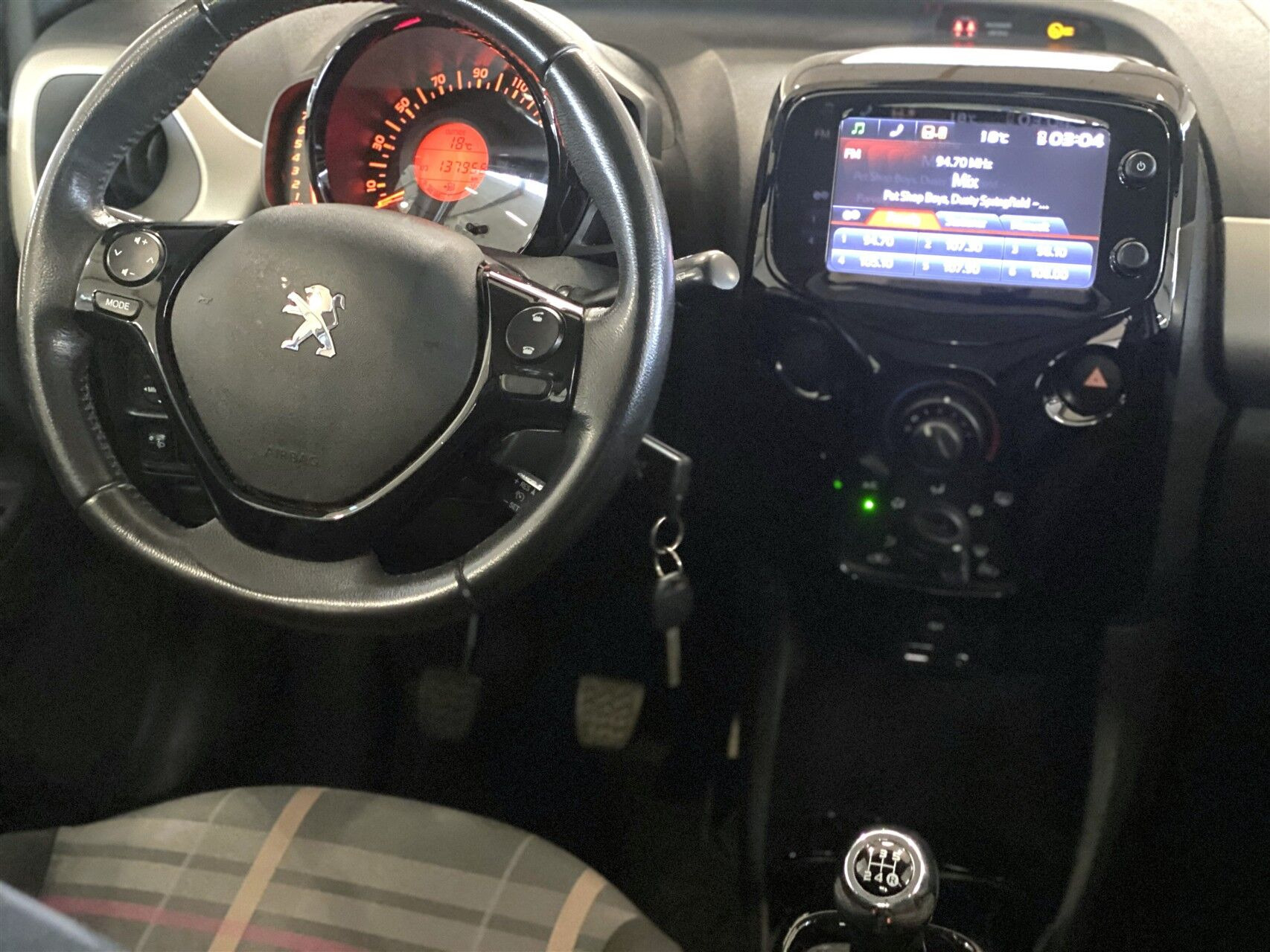 Sølv Peugeot 108 fra 2016