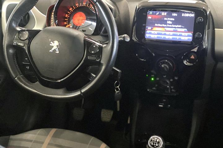Sølv Peugeot 108 fra 2016