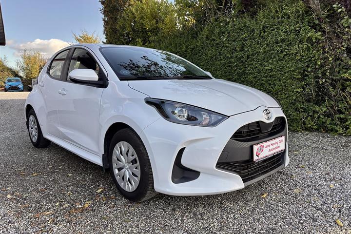 Hvid Toyota Yaris fra 2021