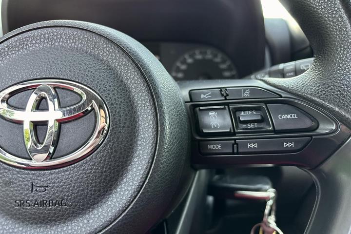 Hvid Toyota Yaris fra 2021