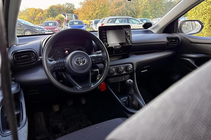 Hvid Toyota Yaris fra 2021