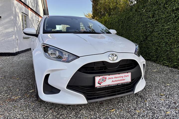 Hvid Toyota Yaris fra 2021