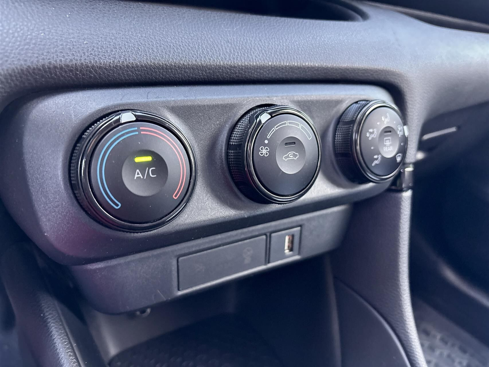 Hvid Toyota Yaris fra 2021