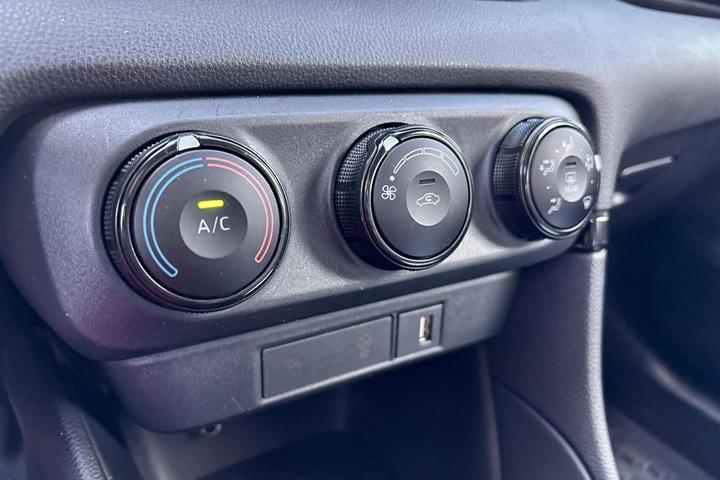 Hvid Toyota Yaris fra 2021
