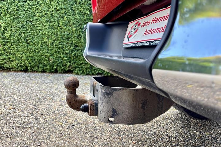 Rød Toyota HiLux fra 2021