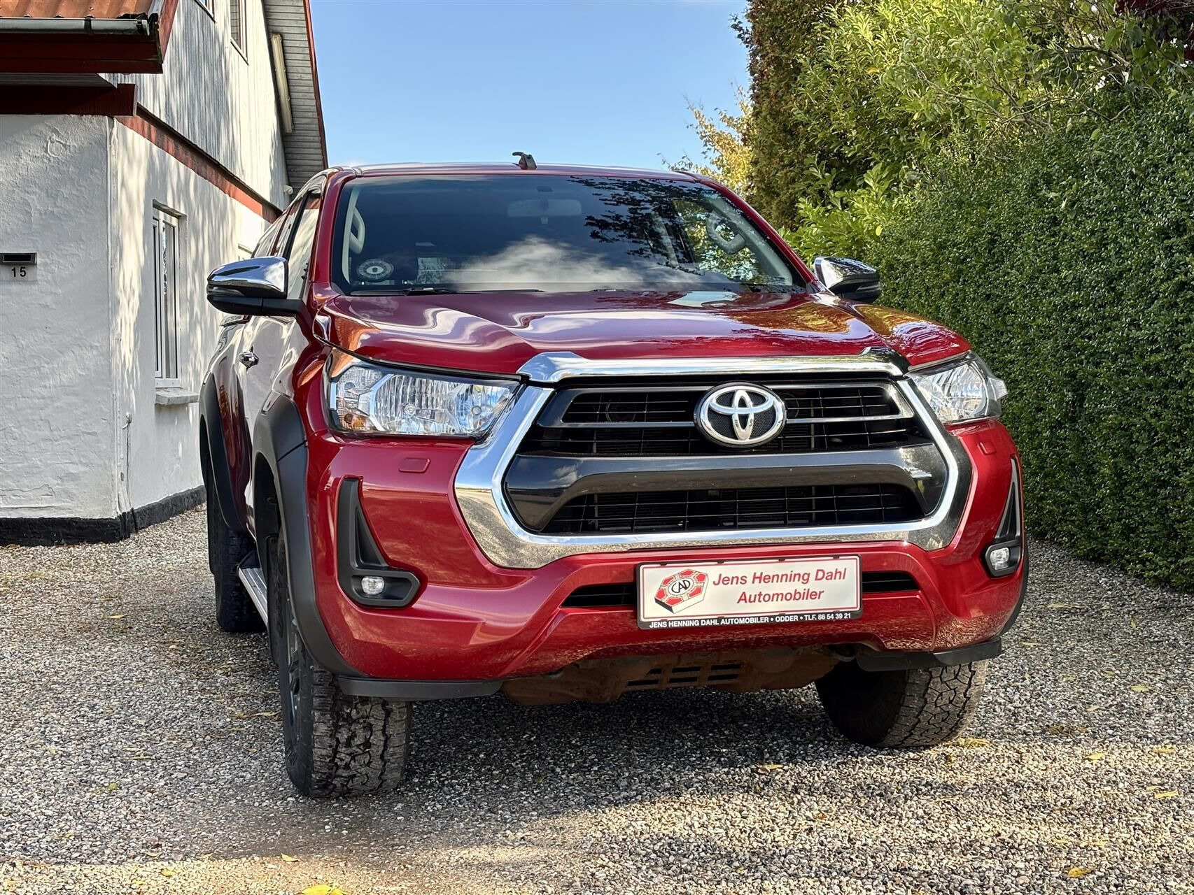 Rød Toyota HiLux fra 2021
