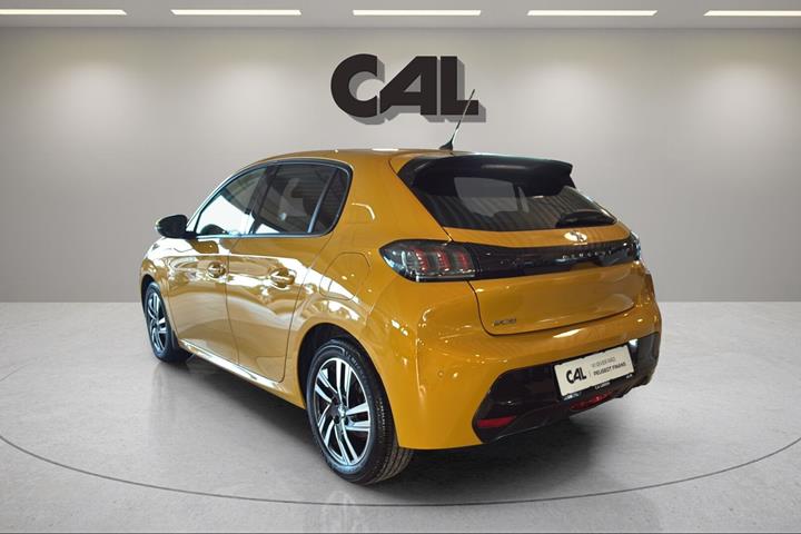 Gul Peugeot 208 fra 2020