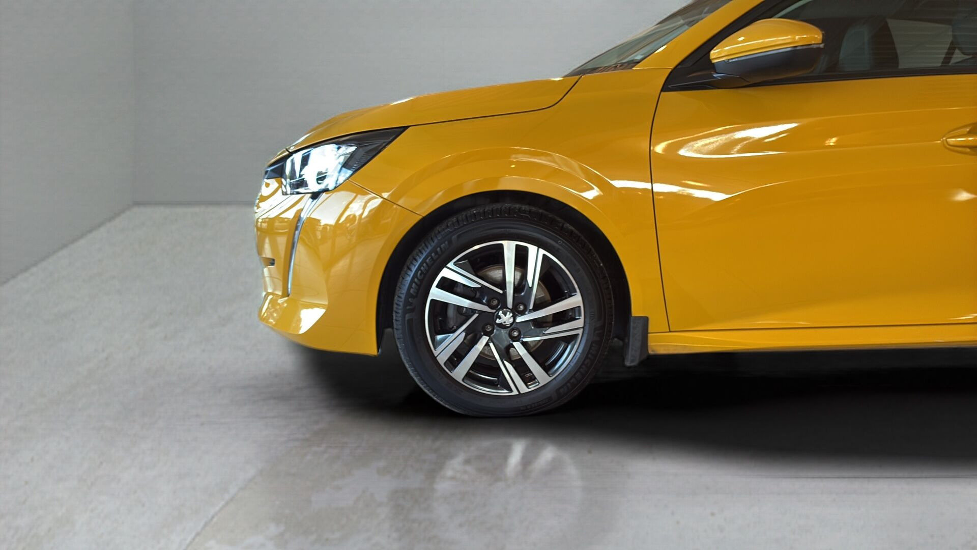 Gul Peugeot 208 fra 2020