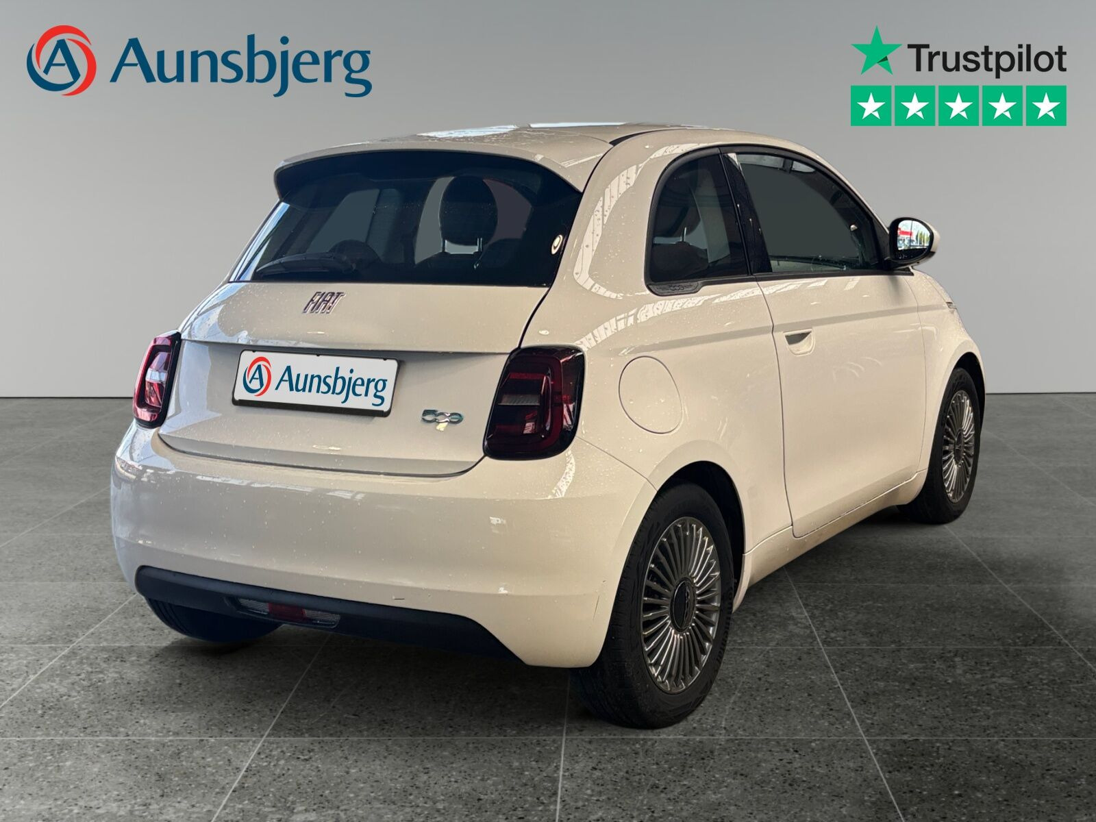 Hvid Fiat 500e fra 2022