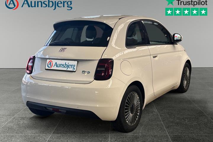 Hvid Fiat 500e fra 2022