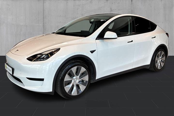 Hvid Tesla Model Y fra 2023