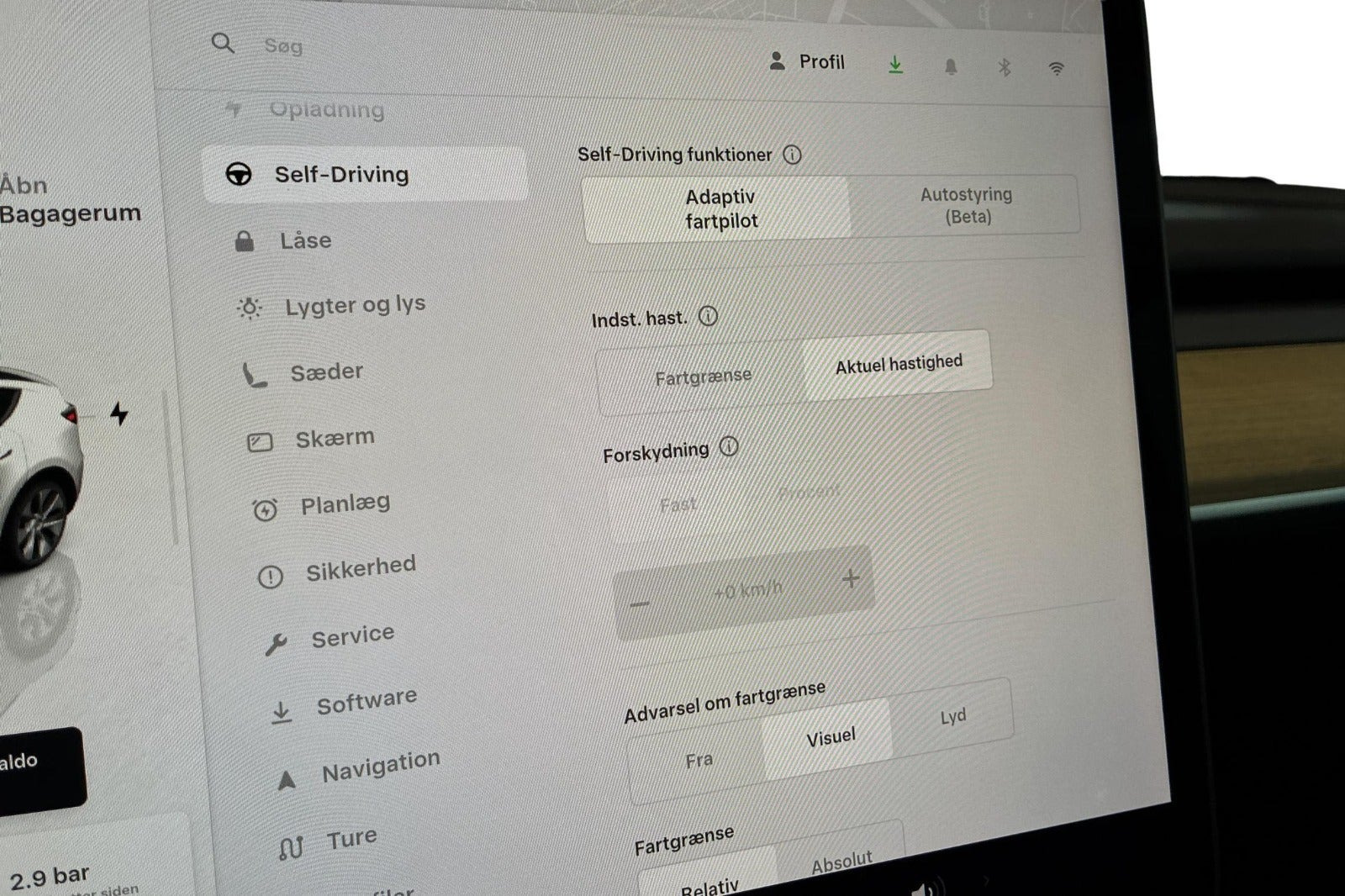 Hvid Tesla Model Y fra 2023