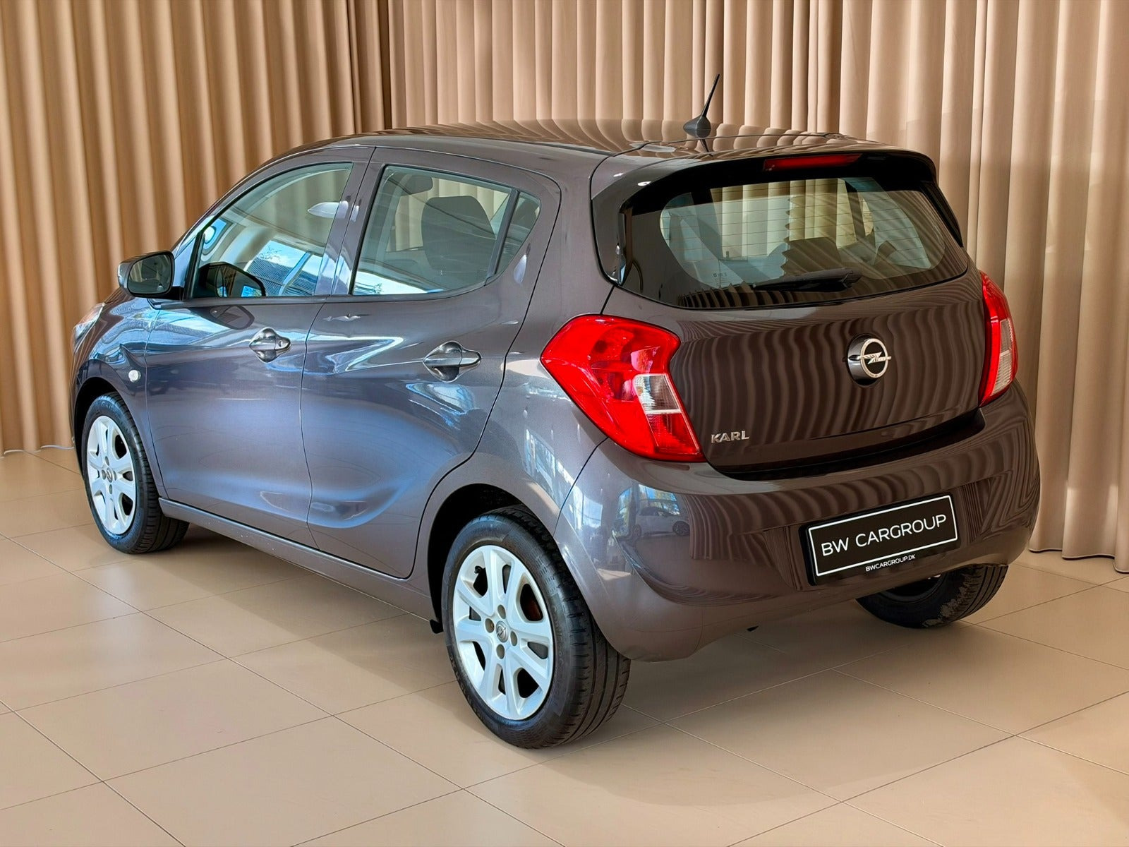 Grå Opel Karl fra 2017