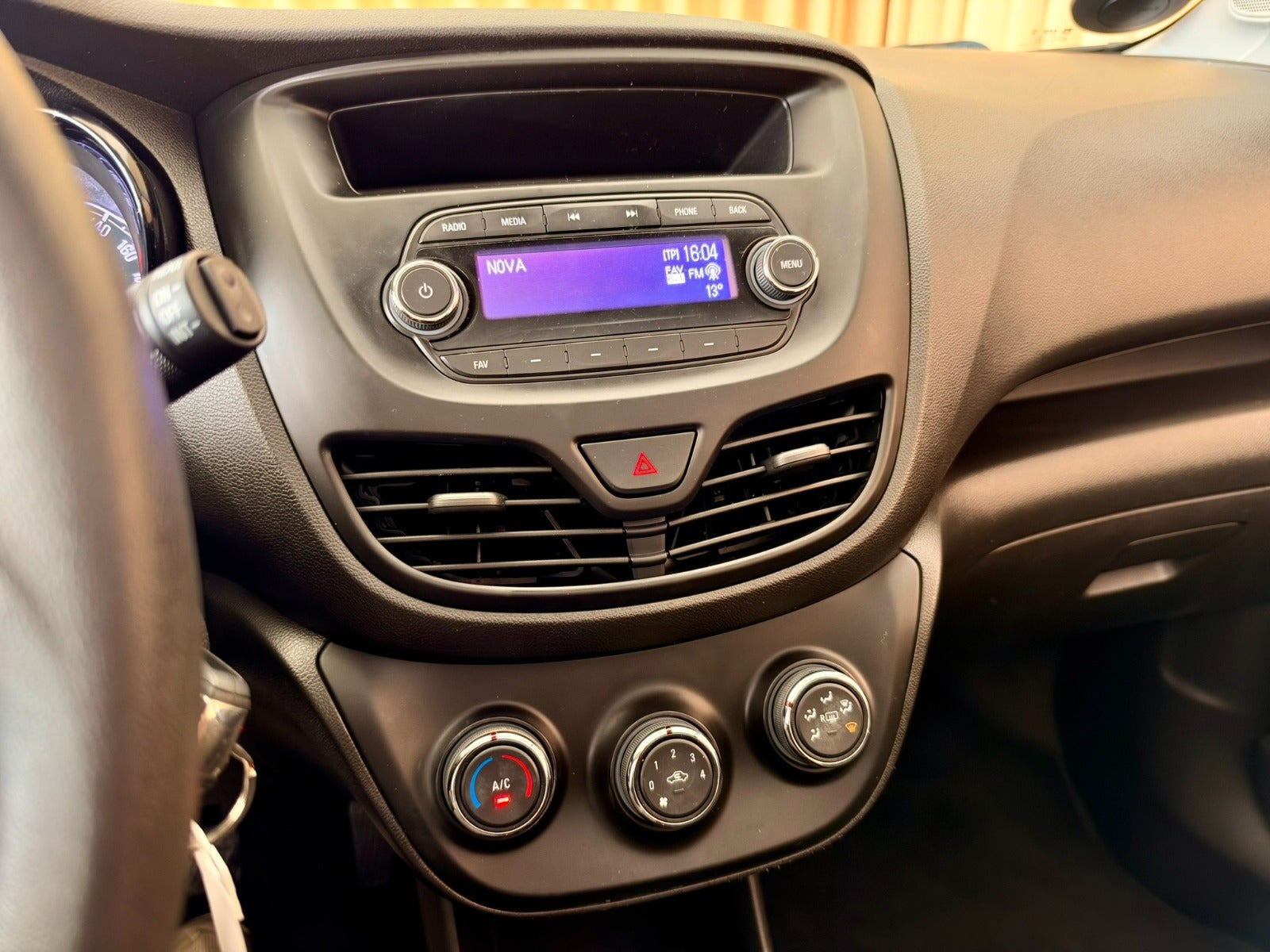 Grå Opel Karl fra 2017