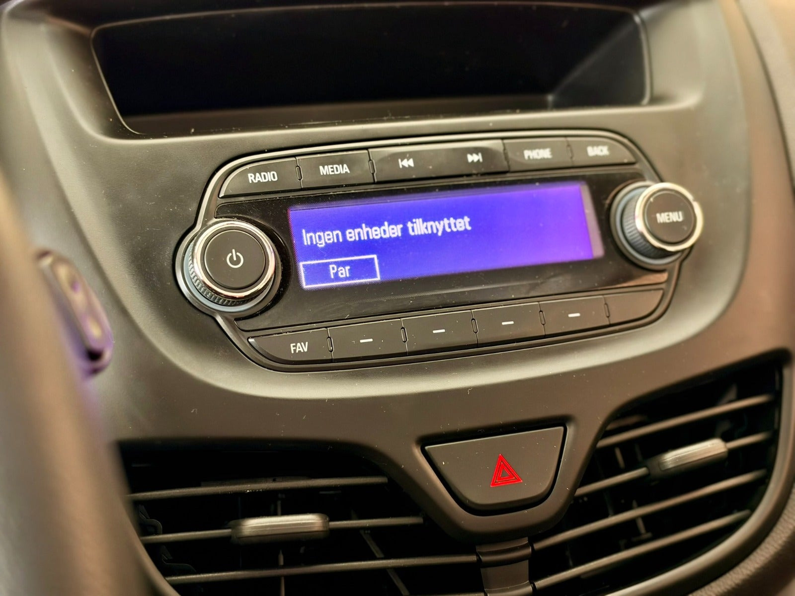Grå Opel Karl fra 2017
