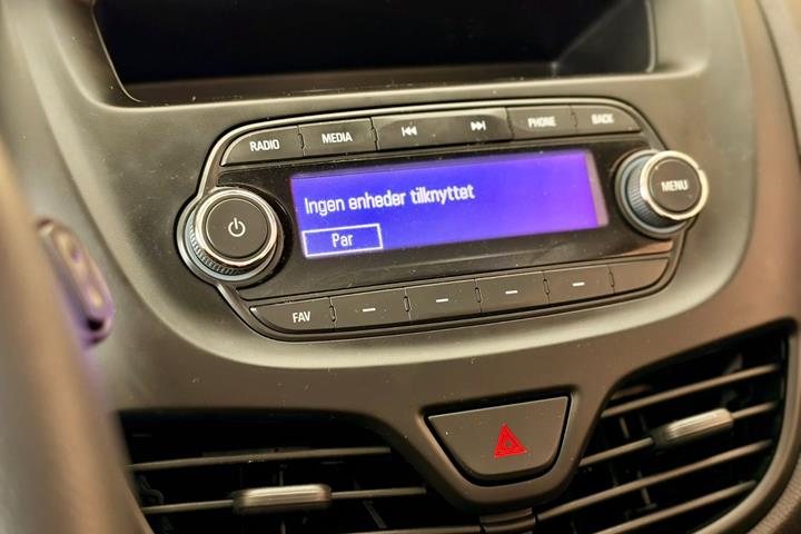 Grå Opel Karl fra 2017