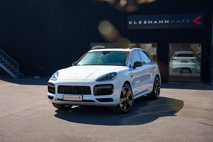 Hvid Porsche Cayenne Turbo S fra 2019