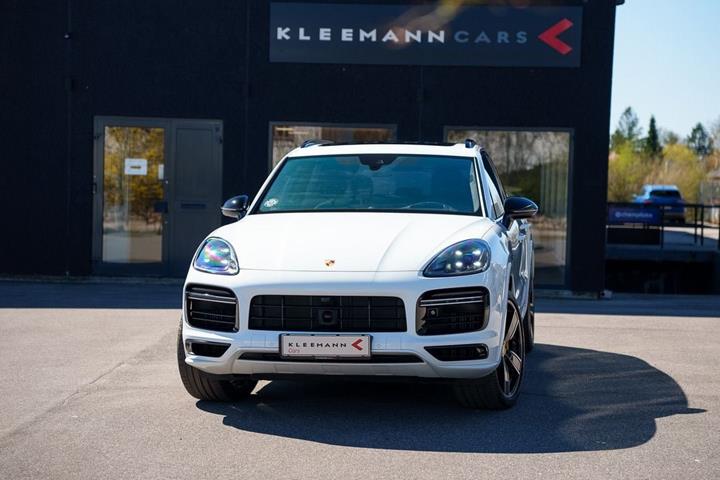 Hvid Porsche Cayenne Turbo S fra 2019