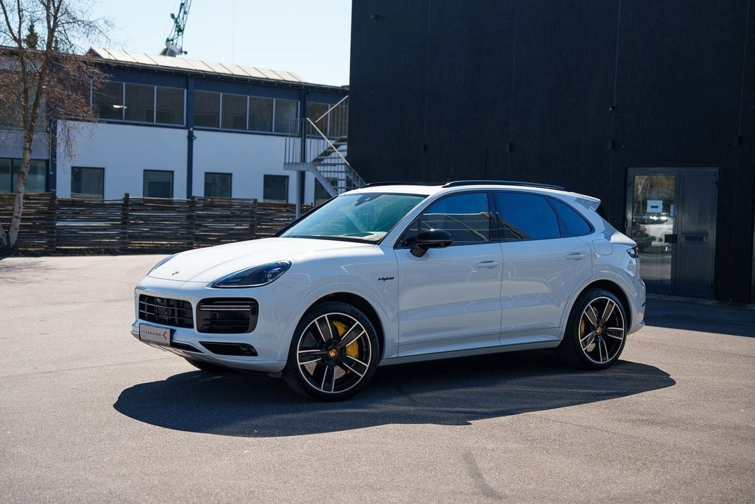 Hvid Porsche Cayenne Turbo S fra 2019