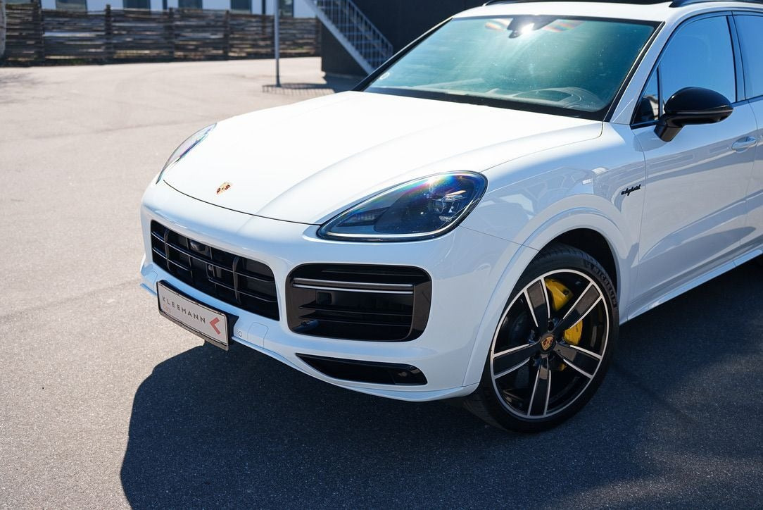 Hvid Porsche Cayenne Turbo S fra 2019