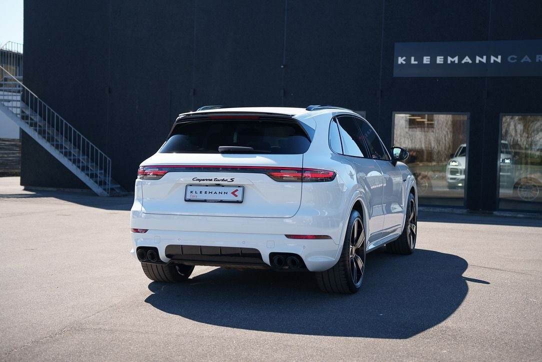 Hvid Porsche Cayenne Turbo S fra 2019
